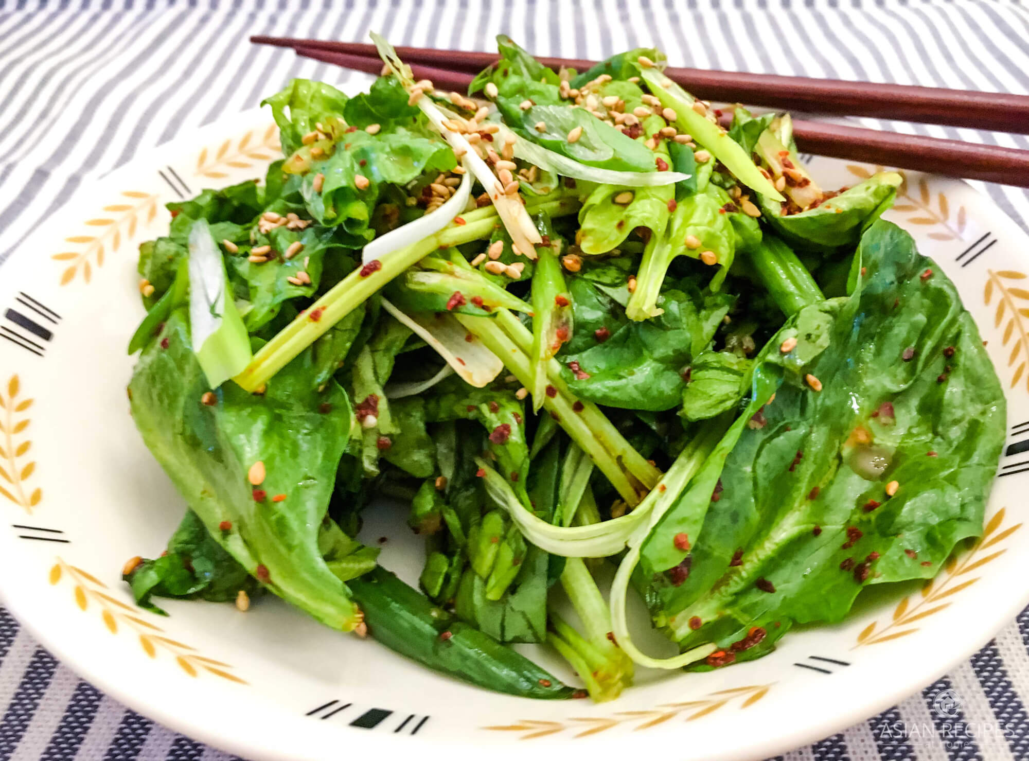 This fresh Korean spinach salad is super simple, healthy and quick to make.