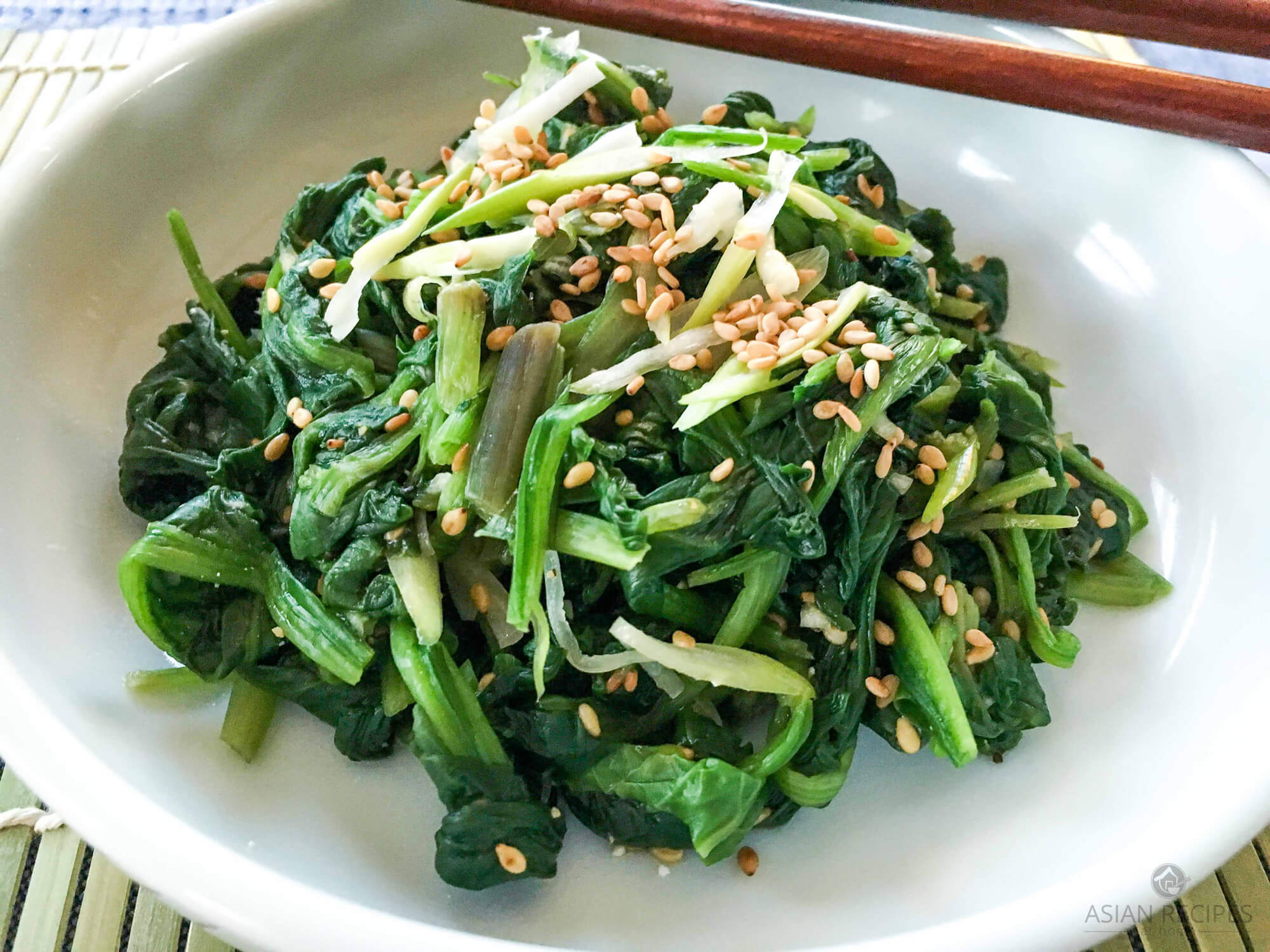 This Korean seasoned spinach side dish (sigeumchi-namul) recipe is made of blanched spinach, green onions, soy sauce, sesame seed oil, minced garlic, sesame seeds, salt and pepper.